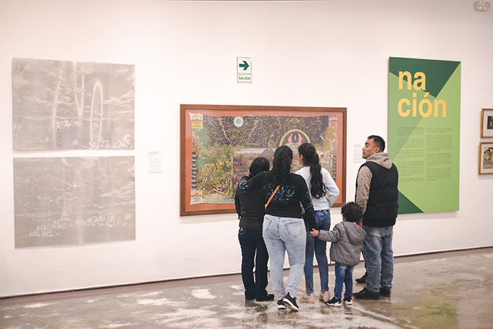 EL MUCEN ABRE DE NOCHE